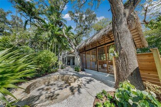 1000 NW 9th Ct in Miami, FL - Building Photo - Building Photo