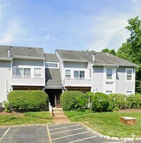 9 Hackamore Ct in Tinton Falls, NJ - Building Photo