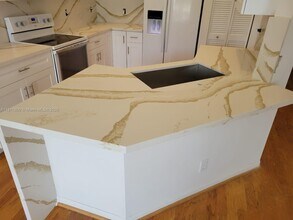 900 Savannah Falls Dr in Weston, FL - Building Photo - Building Photo