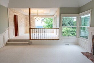 4628 175th Ave SE in Bellevue, WA - Foto de edificio - Building Photo