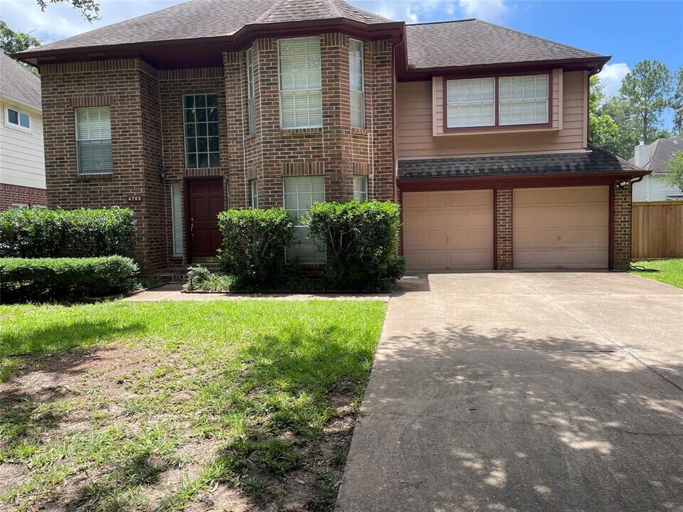 4703 Leicester Way in Missouri City, TX - Building Photo