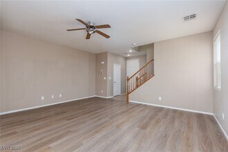 11631 Giles St in Las Vegas, NV - Foto de edificio - Building Photo