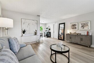 4545 37th Ave N in St. Petersburg, FL - Building Photo - Building Photo