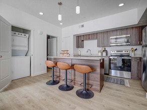 Vida at Daybreak Phase 1 in South Jordan, UT - Foto de edificio - Building Photo