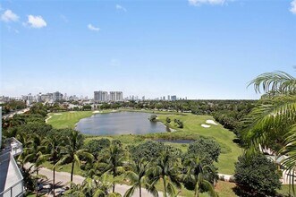 2001 Meridian Ave, Unit 506 in Miami Beach, FL - Foto de edificio - Building Photo