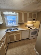 2220 Kings Gate Cir, Unit Apt c in Snellville, GA - Foto de edificio - Building Photo