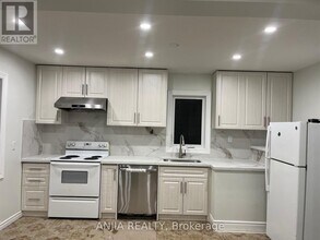 77 Nash Dr in Toronto, ON - Building Photo - Building Photo