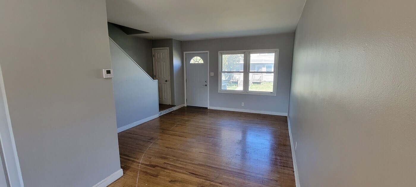 1258 W Mullan Ave in Waterloo, IA - Foto de edificio