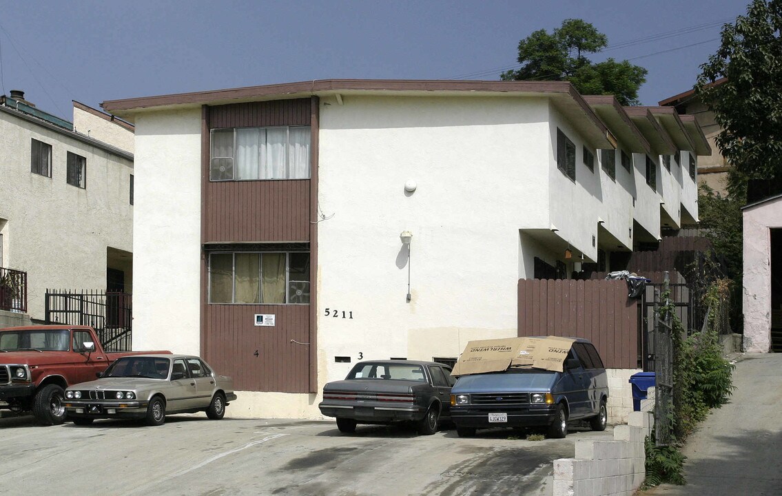 5211 Huntington Dr N in Los Angeles, CA - Foto de edificio