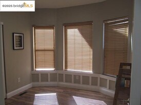 2807 Filbert St in Oakland, CA - Building Photo