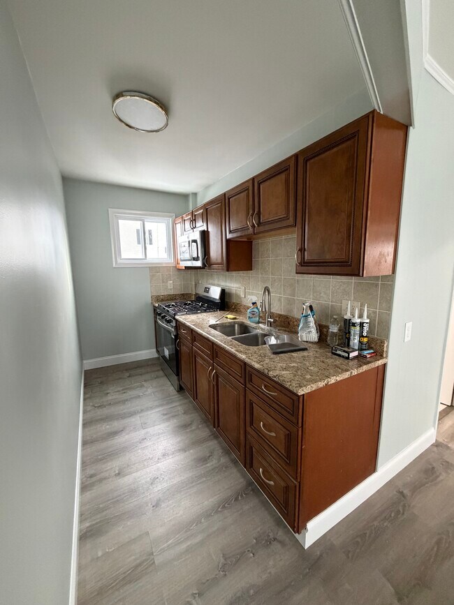 155 Pilgrim Ave, Unit 1 in Worcester, MA - Building Photo - Building Photo