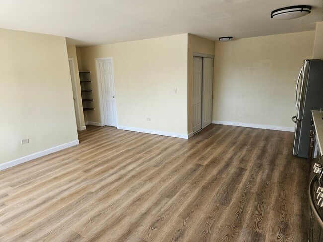 607 W Wrightwood Ave, Unit 614 in Chicago, IL - Building Photo - Building Photo