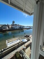 109 Grand Canal in Newport Beach, CA - Building Photo