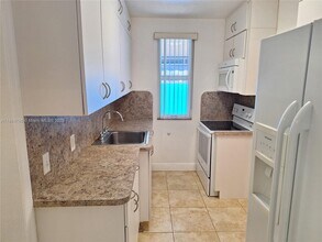 3538 SW 24th St in Miami, FL - Building Photo - Building Photo