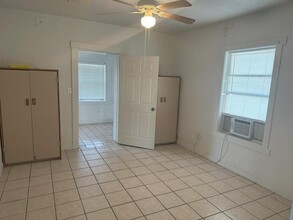 300 McKinley St in Anthony, NM - Building Photo - Building Photo