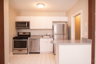 20 Roberts St in Brookline, MA - Foto de edificio - Building Photo