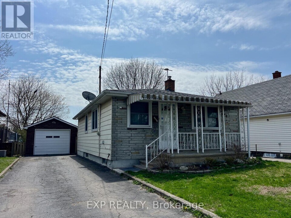 6270 Monroe St in Niagara Falls, ON - Building Photo