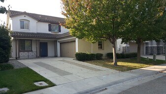 2216 Cermak Way in Elk Grove, CA - Building Photo