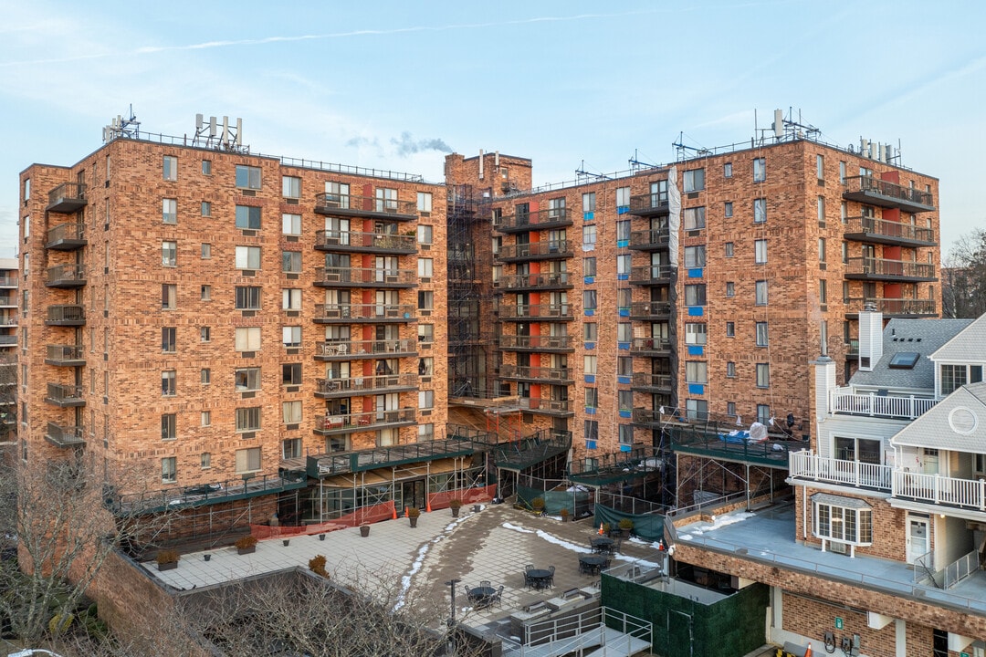 The Tower Club in Tuckahoe, NY - Building Photo