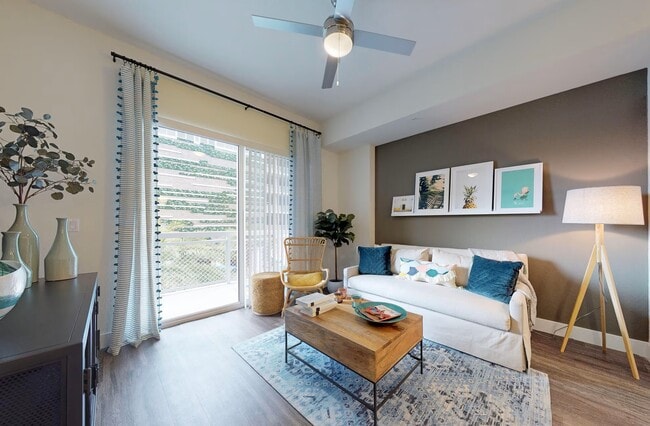 426 NE 28th St, Unit B1 in Miami, FL - Foto de edificio - Building Photo
