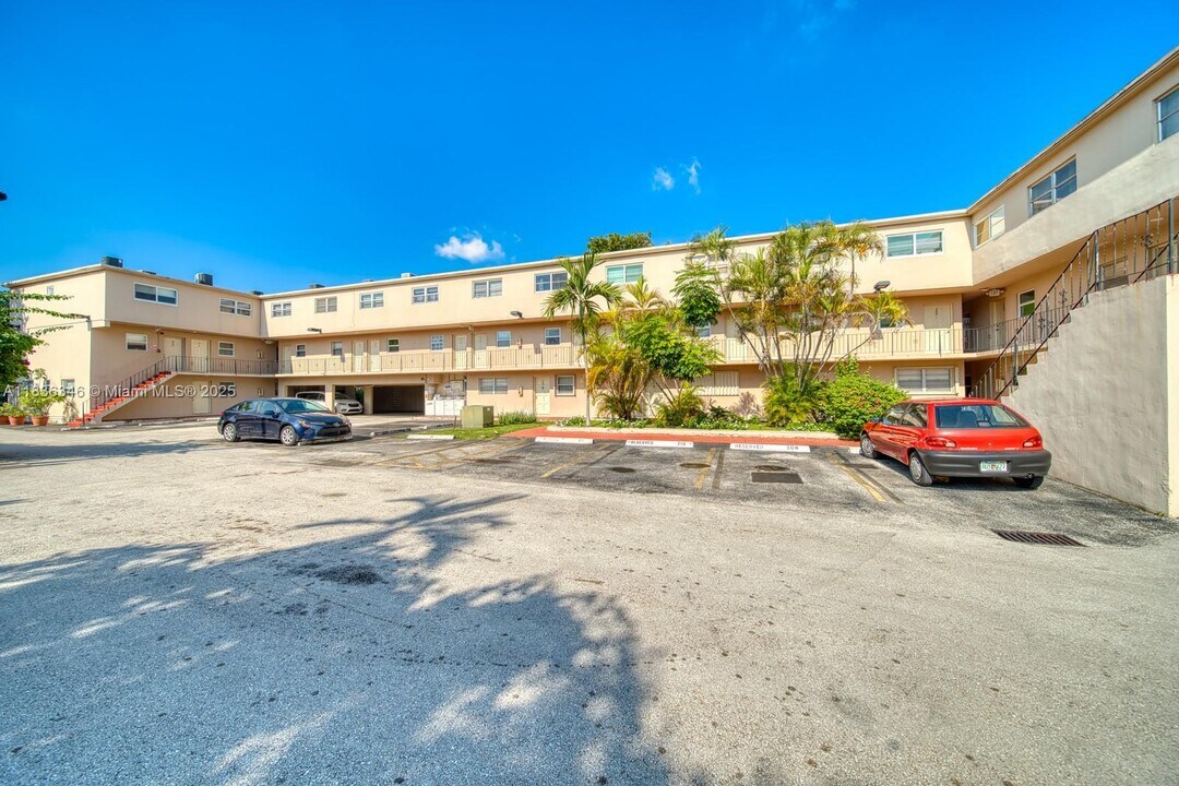 1201 SW 42nd Ave in Miami, FL - Building Photo