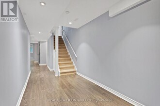 7360-7360 Zinnia Pl in Mississauga, ON - Building Photo - Building Photo