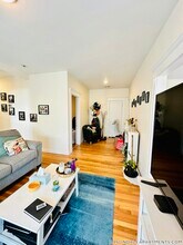314 Cornell St, Unit 2 in Boston, MA - Foto de edificio - Building Photo