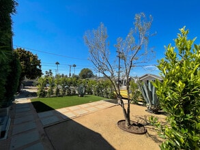 958 Camulos St in Los Angeles, CA - Foto de edificio - Building Photo