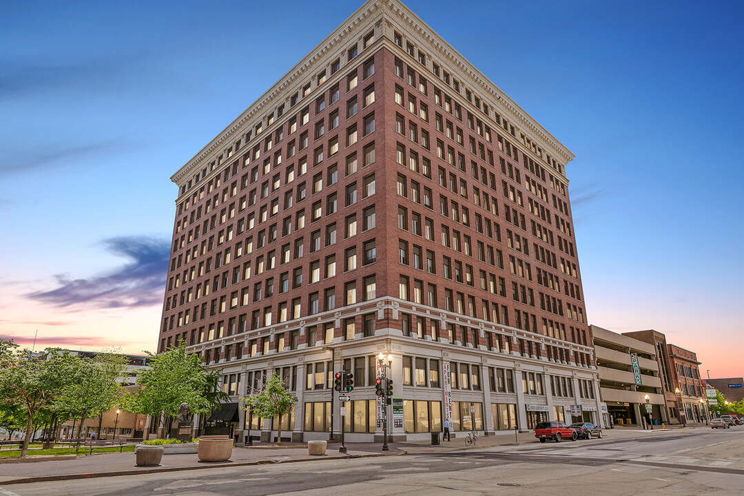 Civic Center Plaza Apartments in Peoria, IL - Foto de edificio