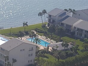 1301 Gulf Blvd, Unit 101 in Clearwater, FL - Building Photo - Building Photo