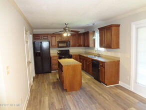 205 S Pointe Dr in Winterville, NC - Building Photo - Building Photo