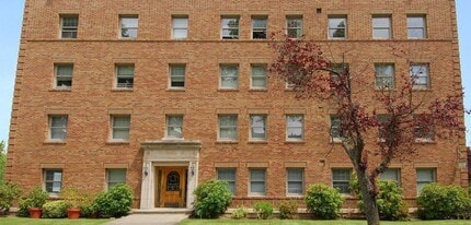 Buckingham Apartments in Tacoma, WA - Building Photo - Building Photo