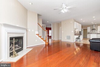 6239 Willowfield Way in Springfield, VA - Building Photo - Building Photo