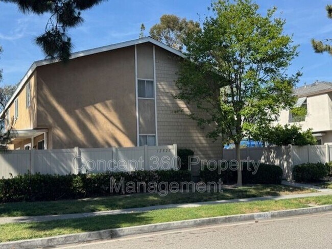 13525 3/4-13524 Village Dr in Cerritos, CA - Building Photo - Building Photo