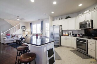 1909 Delacorte Dr in Bakersfield, CA - Building Photo - Building Photo