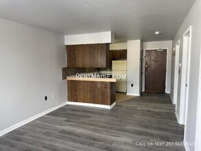 47 Sanford St, Unit Apt #7 in Bangor, ME - Foto de edificio - Building Photo