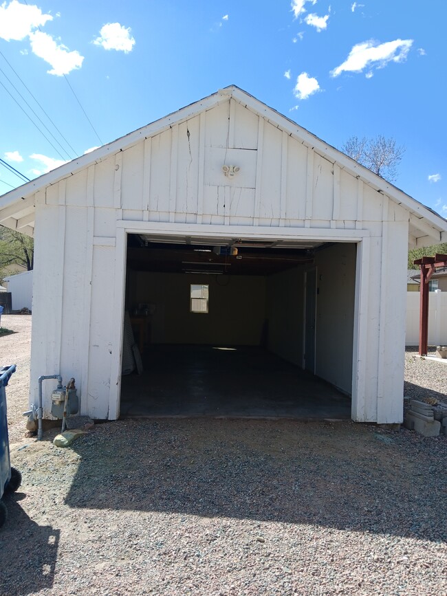 818 Fairview Ave in Canon City, CO - Foto de edificio - Building Photo