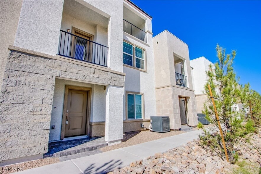 6288 Dolosonte St, Unit 09-303 in Las Vegas, NV - Building Photo