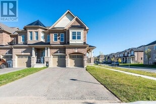 31 Bushwood Trl in Brampton, ON - Building Photo