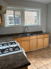 7818 S Bennett Ave in Chicago, IL - Building Photo - Building Photo