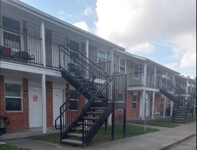 516 Laredo St in Navasota, TX - Building Photo - Building Photo