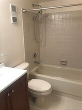 8592 W Sunrise Blvd in Plantation, FL - Foto de edificio - Building Photo