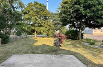 2301 Presque Isle Ave in Marquette, MI - Foto de edificio - Building Photo