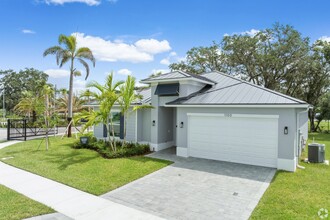 Oleander Oaks in Fort Pierce, FL - Building Photo - Building Photo