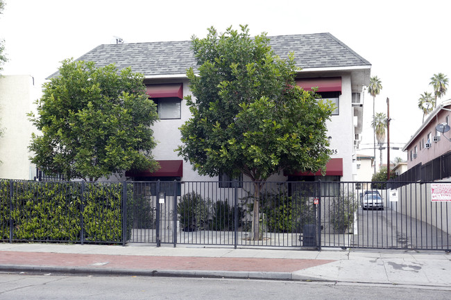 14635 Delano St in Van Nuys, CA - Building Photo - Building Photo