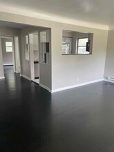 1921 W North Bend Rd-Unit -2 in Cincinnati, OH - Foto de edificio - Building Photo