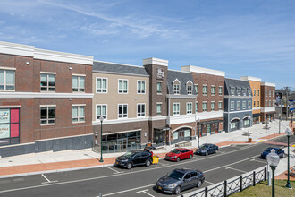 Parkview at University Place in West Haven, CT - Building Photo - Building Photo