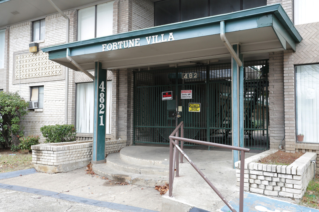 Villa Fortuna Apartments in Dallas, TX - Building Photo