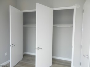 271 Millburn Ave, Unit 2D in Millburn, NJ - Foto de edificio - Building Photo