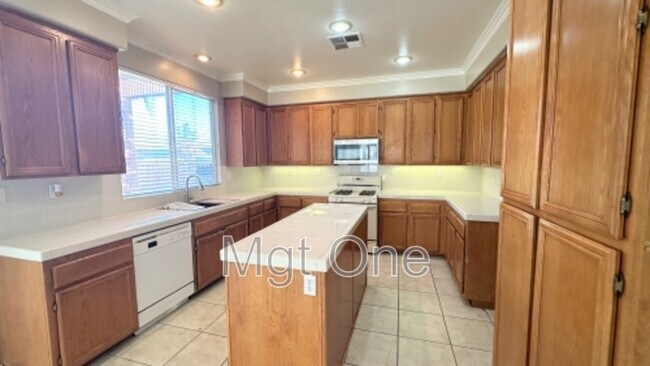 8431 Newburgh St in Riverside, CA - Building Photo - Building Photo